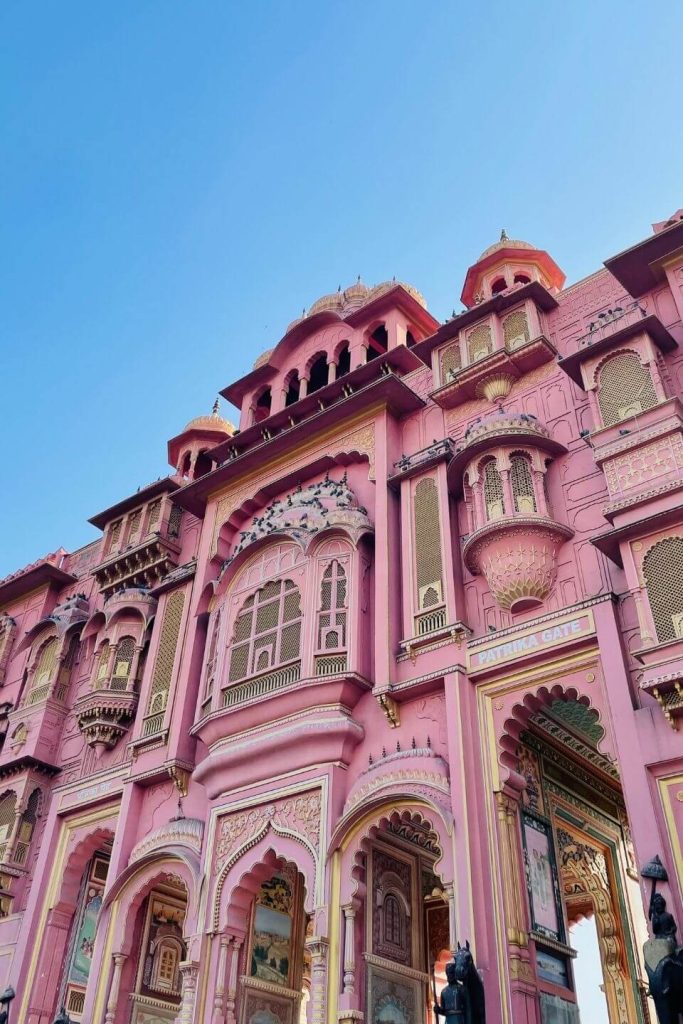 Tourist Places to Visit in Jaipur with a Private Cab from Jaipur Ride